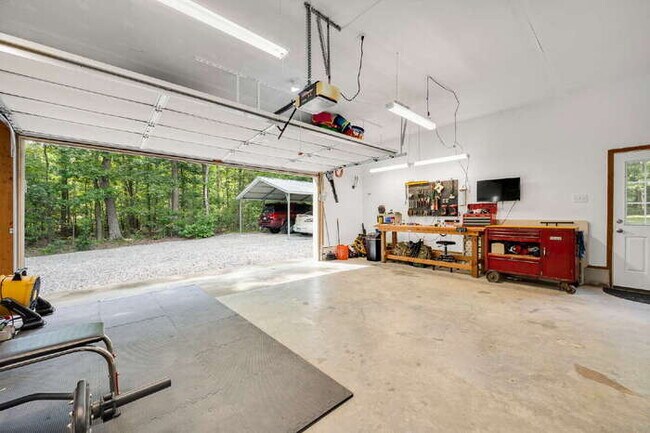 Building Photo - 4 Bedroom Home on 3.65 Acres in Moseley – Available September 22nd – $3,500/mo