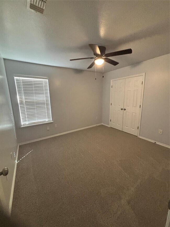 Building Photo - 3005 Grant Rd