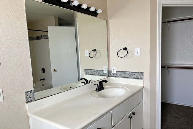 Building Photo - 4203 Lonesome Dove Dr