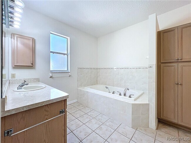 Building Photo - 5950 N Petunia Terrace