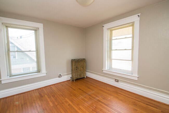 1501 Broadway Street Unit 4 Living/ Bedroom Area - 1501 Broadway St