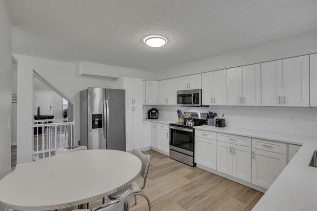 Building Photo - 4976 Conifer Dr