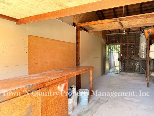 Building Photo - 818-820 University Ave.