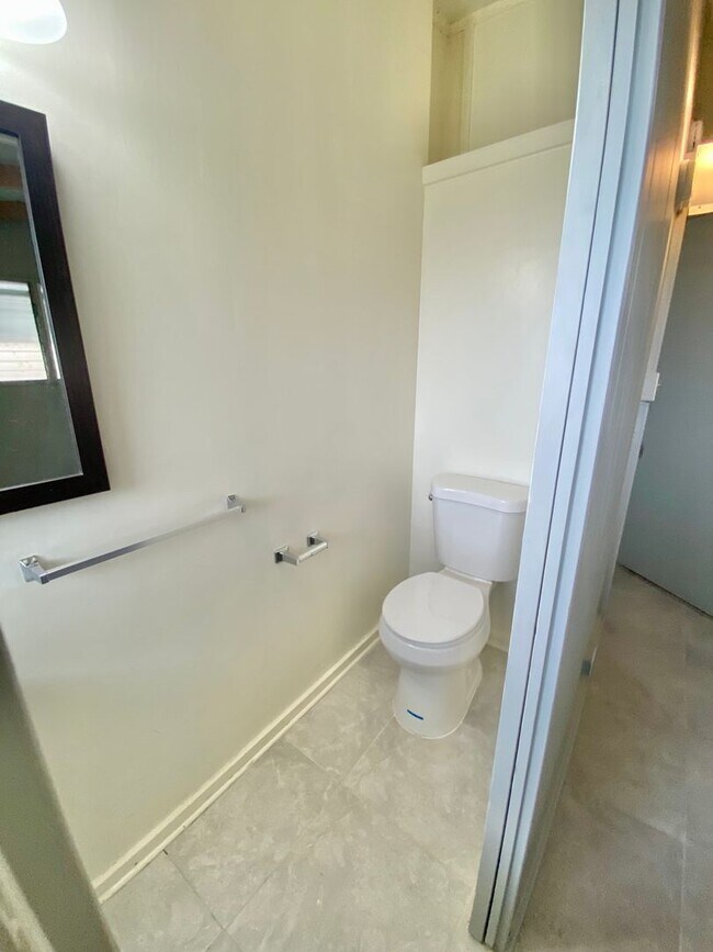 Building Photo - Recently Renovated 3 bed, 1.5 bath house i...