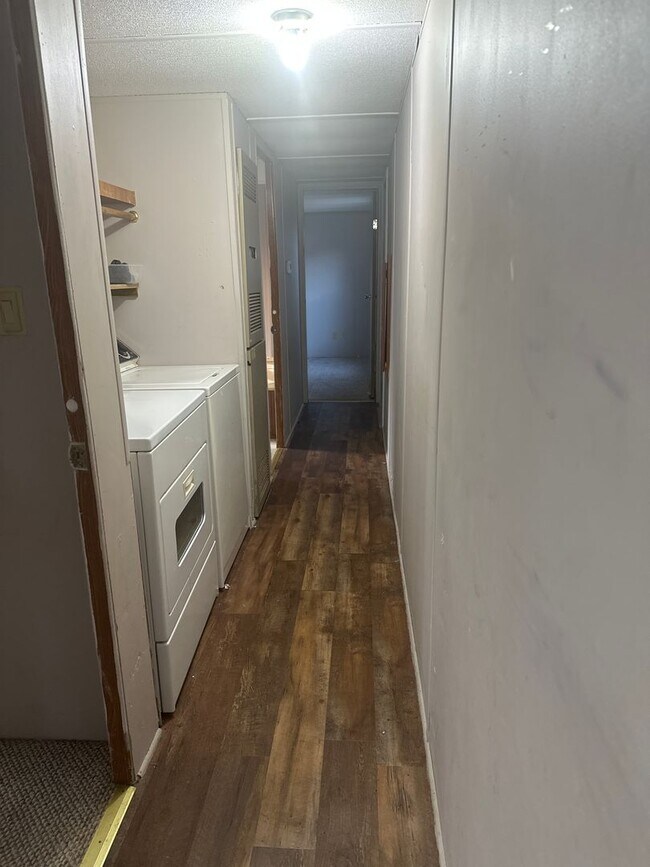 Building Photo - Quaint 2 BR/1BA mobile home located in downtown Divernon!