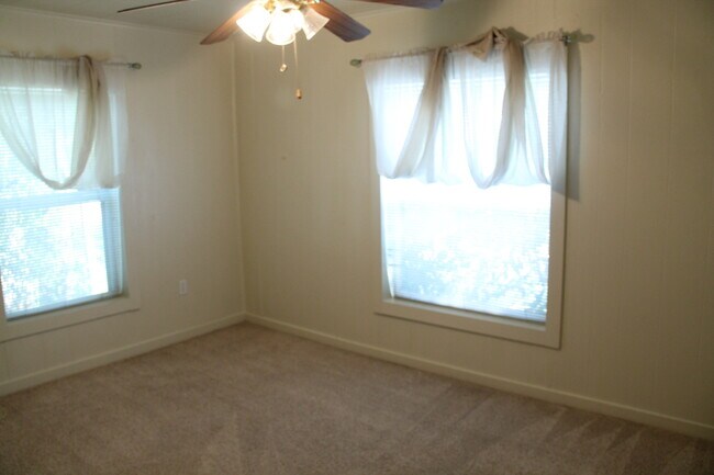 Building Photo - Cozy 2-Bedroom Home for Lease