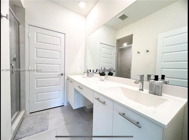 Building Photo - 4640 NW 84th Ave