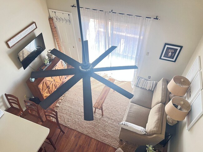 Building Photo - Walk to the Beach! Two-bedroom condo in Myrtle Beach. Adjacent to Beach Access!