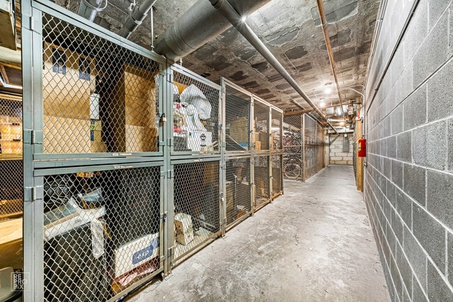 Building Photo - 6301 N Sheridan Rd