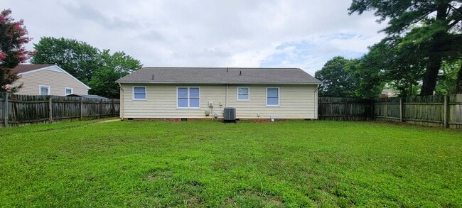 Building Photo - Pristine ranch on corner lot in Chesterfield.