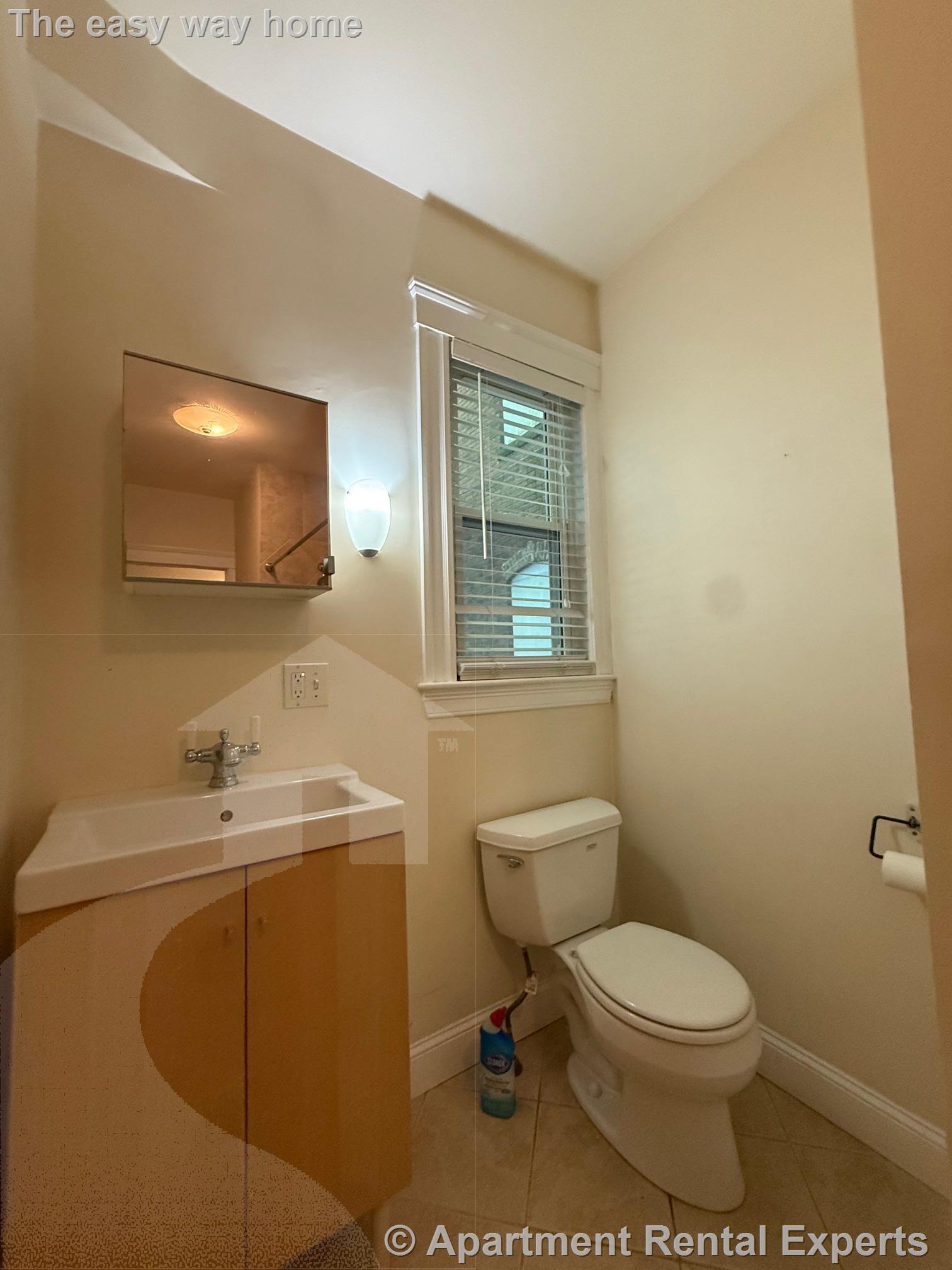 Building Photo - 6 Giles Park