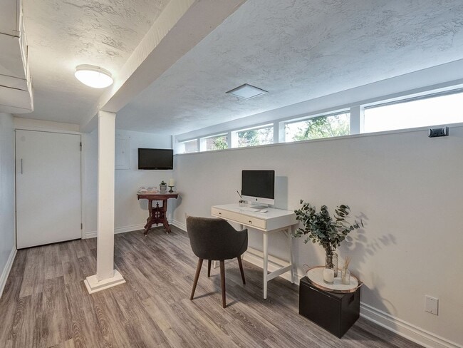 Building Photo - Chic Urban Oasis in Hillsdale