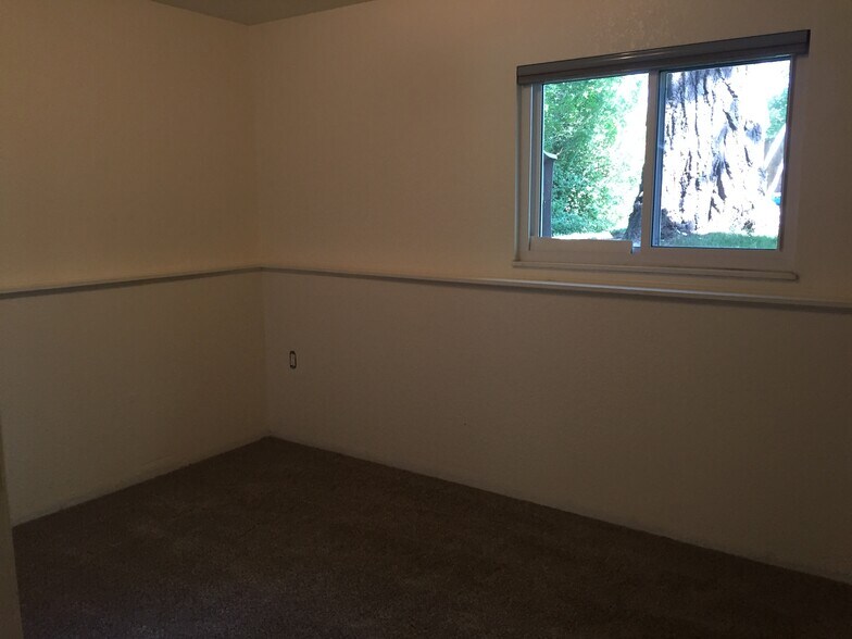 Building Photo - 3004 Southmoor Ct