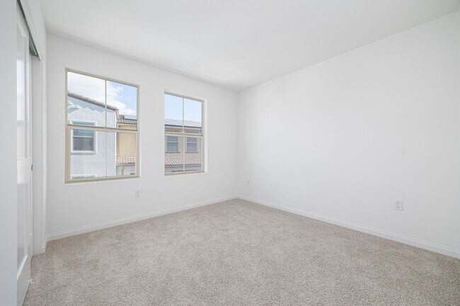 Building Photo - 1749 Laurelwood Wy