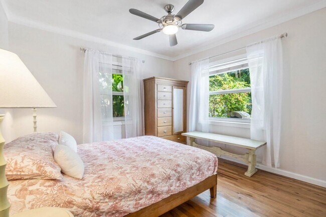 Building Photo - 902 E Boca Raton Rd