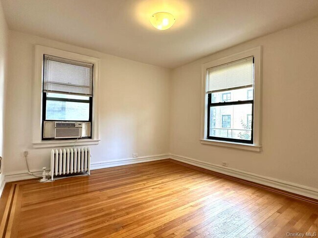 Building Photo - 70 Haven Ave