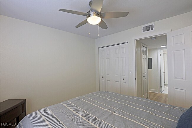 Building Photo - 2885 Palm Beach Blvd