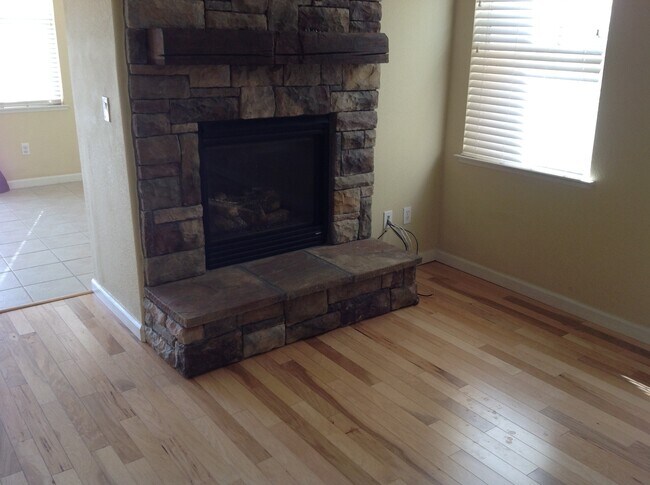 Building Photo - Home in Gated Community with Open Space Views