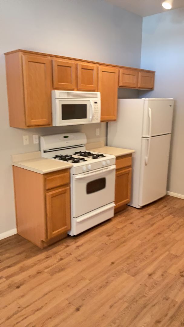 Building Photo - Condo 2 bedroom 2 bathroom Gated Entrance