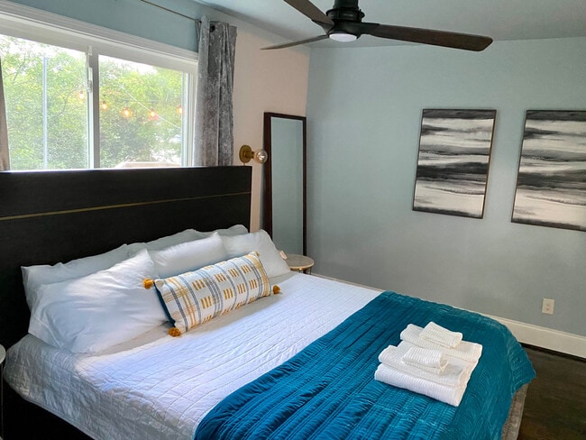 Building Photo - 4274 4th Ave S