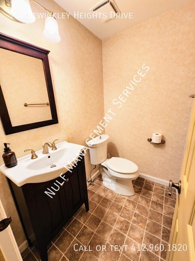 Building Photo - 904 Sewickley Heights Dr