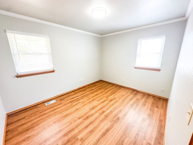 Building Photo - Great 3 Bed & 2 Bath Home in Yukon!