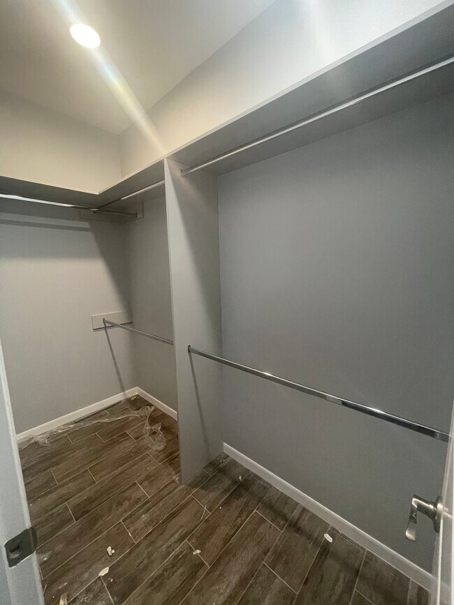 Building Photo - 3806 Valeria St