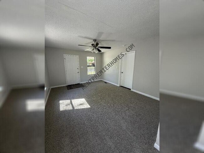 Building Photo - 8113 Cinnamon Teal Dr