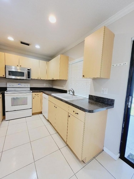 Building Photo - 12785 Peconic Ct