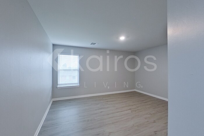 Building Photo - 1020 NW 4th St