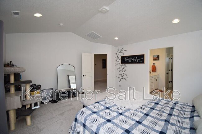 Building Photo - 2964 S 2500 W St