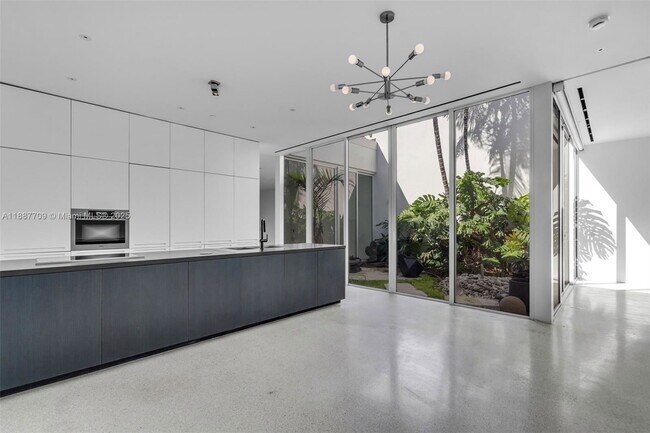 Primary Photo - 1665 Alton Rd