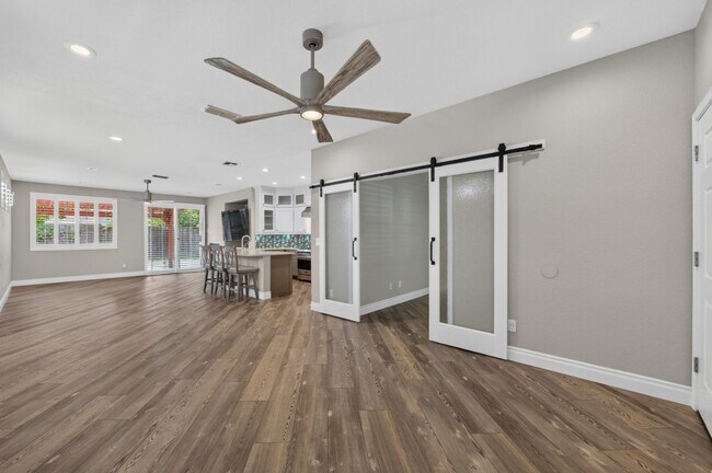 Building Photo - 1647 Gateway Dr