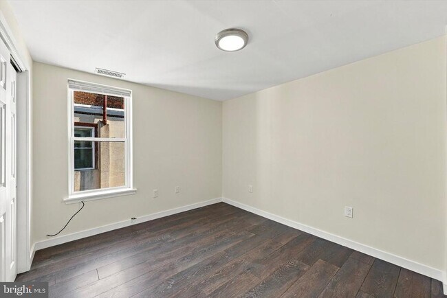 Building Photo - 1716 Mt Vernon St