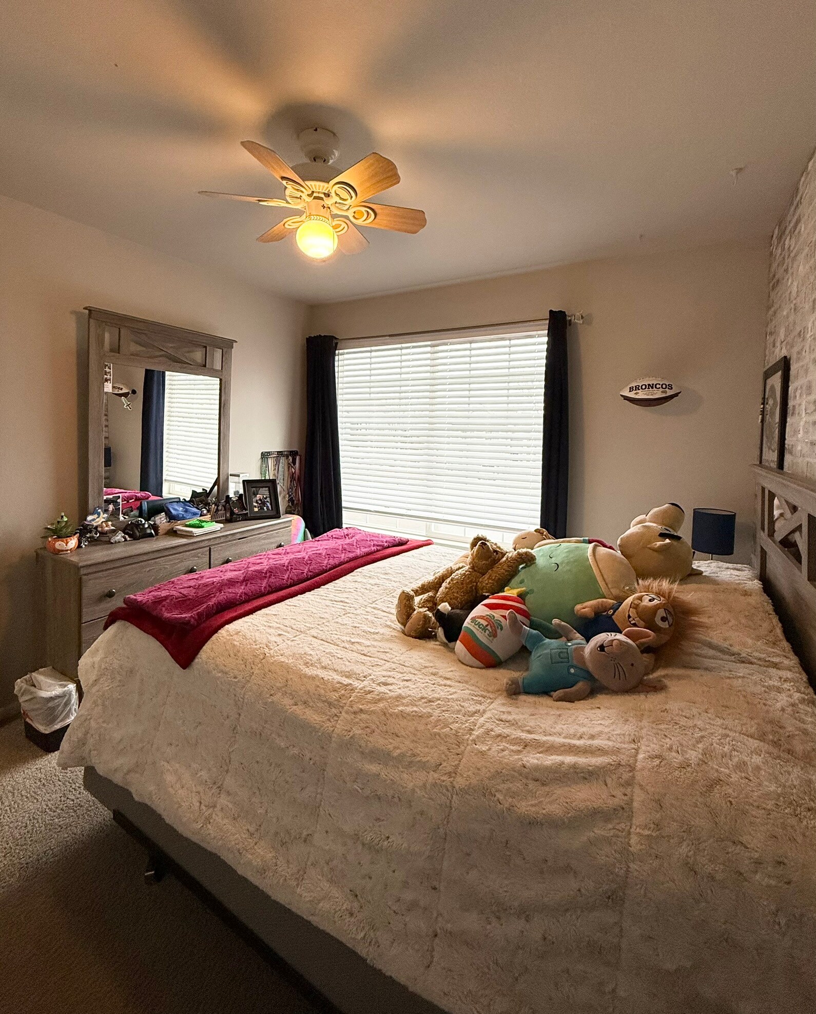 Building Photo - 562 E 133rd Ct