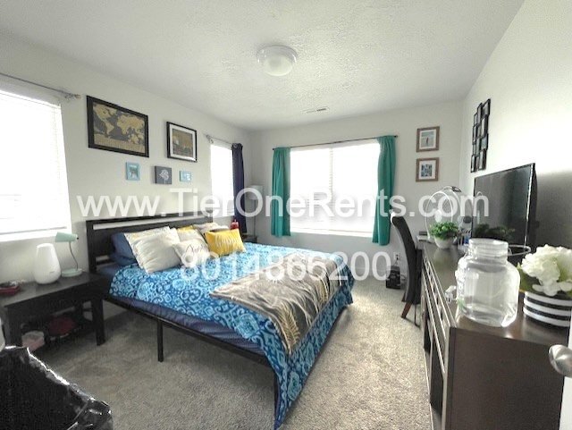 Building Photo - This property offers a NO DEPOSIT option a...