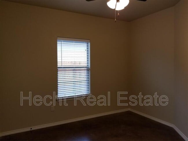 Building Photo - 2559 Pahmeyer Rd