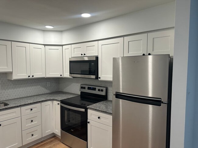 Building Photo - renovated 2-story Crestwood Condo! Situated in this great community is this wonderful 2-bedroom 1...