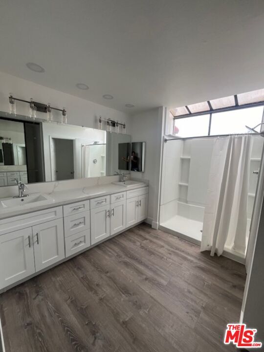 Building Photo - 1163 S Crofter Dr