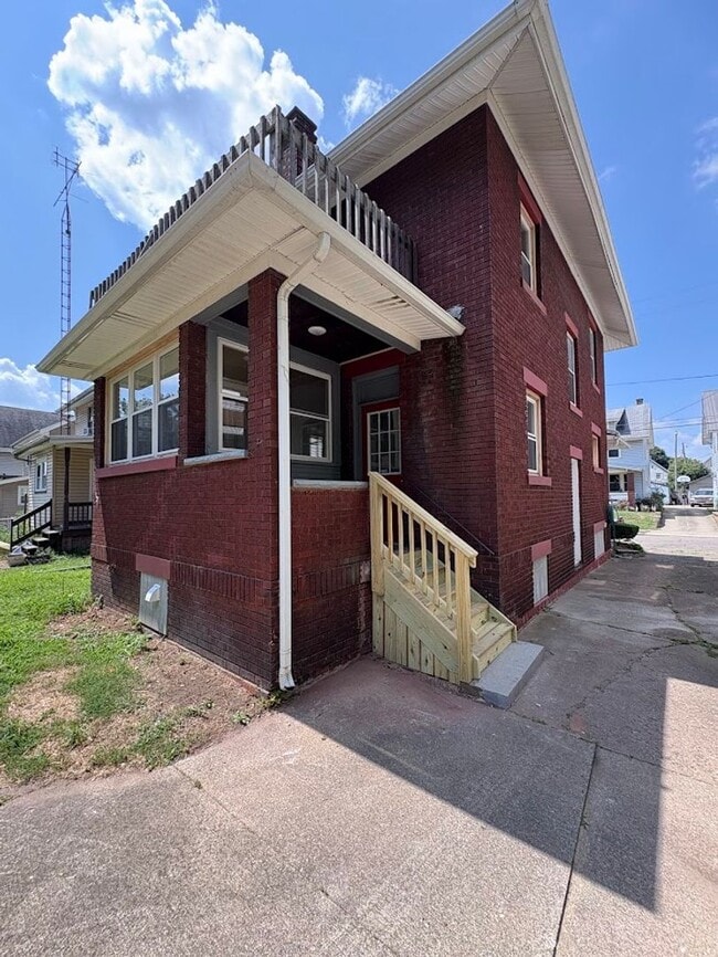 Building Photo - Four bedroom one bathroom home for rent