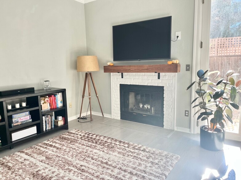 Building Photo - 2078 S Delaware St