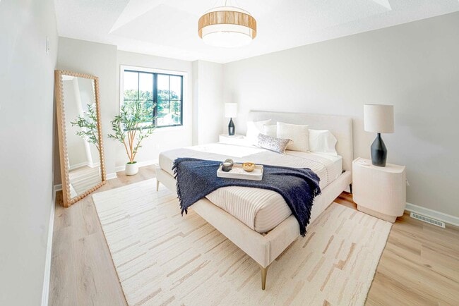 Building Photo - 14550 South Ave