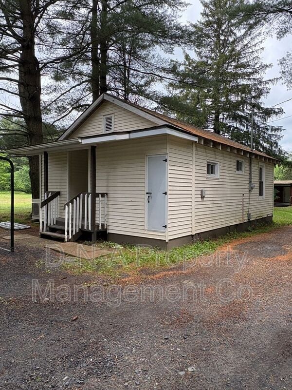Primary Photo - 307 Cabin Ln