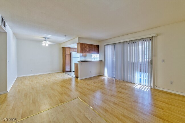 Building Photo - 7200 W Pirates Cove Rd
