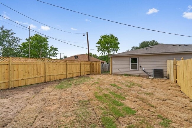 Building Photo - 1153 Magnolia St
