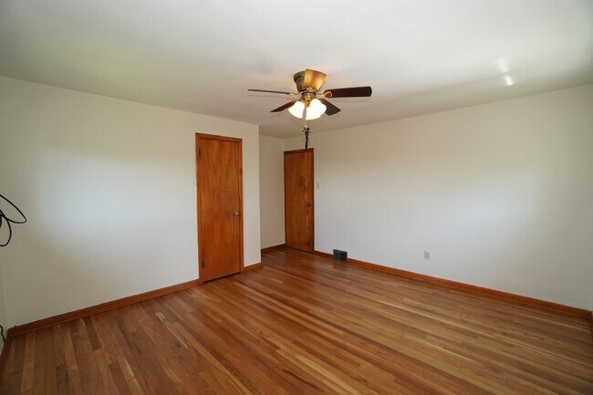 Building Photo - 1092 Greentree Rd