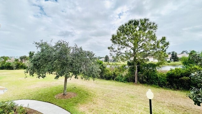 Building Photo - 124 SW Peacock Blvd