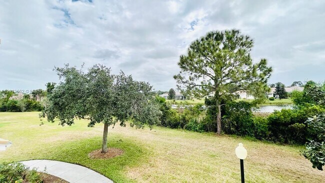 Building Photo - 124 SW Peacock Blvd