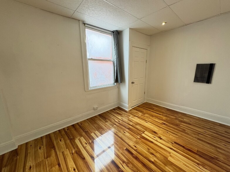 Building Photo - 5809 Hobart St