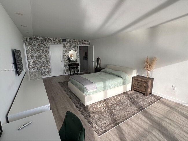 Building Photo - 555 NE 15th St